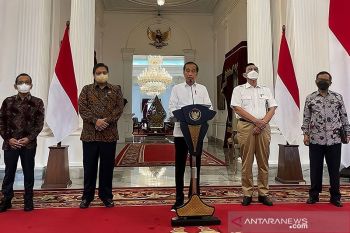 Presiden Joko Widodo tegaskan Undang-udang Cipta Kerja tetap berlaku
