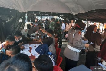 Ribuan warga Pariaman ikut vaksinasi selama Sumdarsin