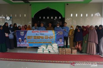 Dalam rangka HUT, KORPRI Pasaman Barat salurkan uang tunai dan sembako