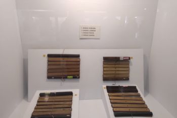 Sebanyak 42 aksara kuno babad dan lontar dipamerkan di Museum NTB