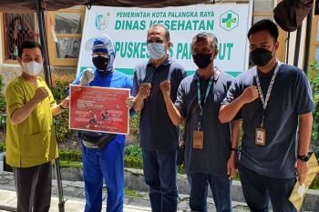 Telkom serahkan donasi penanganan COVID-19 ke UPT Puskesmas Pahandut