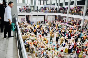 President Jokowi inaugurates Pon Market in Trenggalek, E Java