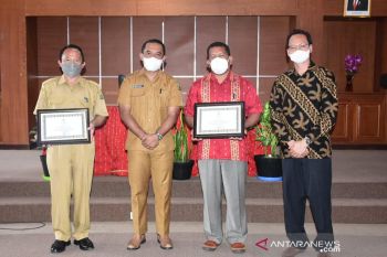 Pemkab Manggarai beri penghargaan dua sekolah atas inovasi pembelajaran