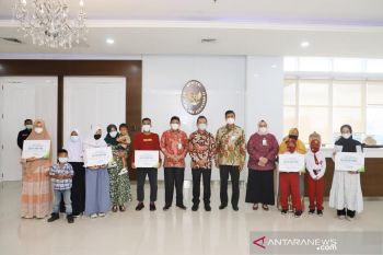 BPJAMSOSTEK-Menteri KKP serahkan santunan Rp1,99 miiar untuk ABK KM Hentri I