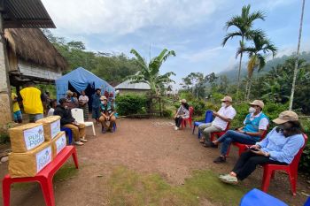 PLN salurkan bantuan sembako untuk warga  terdampak banjir bandang di Alor