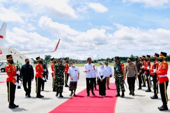 Presiden Jokowi tiba di Bali disambut oleh pasukan jajar kehormatan