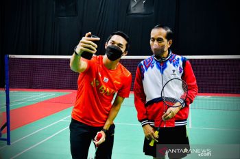 Pebulu tangkis Hendra Setiawan mengaku lawan Presiden lebih berat dibanding The Minions