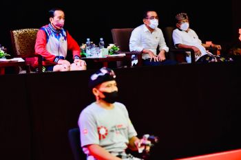 Presiden Jokowi nonton BWF World Tour Finals 2021 di Bali