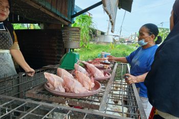 Harga ayam potong di Pekanbaru mulai naik Rp27.000 per kilogram jelang Natal