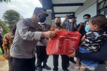 Polda Jateng ingatkan pengungsi banjir Pekalongan patuhi prokes