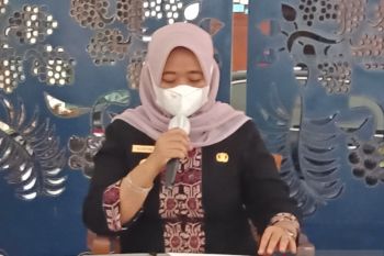 Bupati Sleman meminta masyarakat waspada Varian Omicron