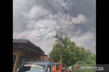 Gunung Semeru meletus, Gubernur Jatim instruksikan evakuasi warga terdekat