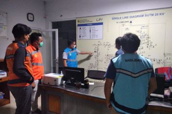 Putusnya Jembatan Perak Lumajang menghambat pemulihan pasokan listrik