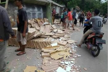 Satu tewas, truk dan motor adu jangkrik di Jalan Selong Belanak