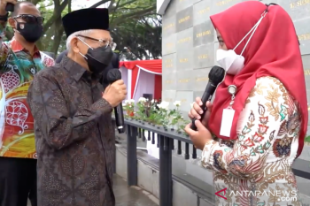 Vaksin COVID-19 dosis kedua capai 50 persen akhir Desember, sebut Wapres
