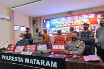 Jelang perayaan malam tahun baru, polisi tangkap tiga pengedar narkotika di Mataram