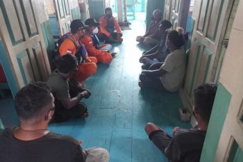 Tim SAR berhasil evakuasi awak kapal mesin mati di Flores Timur