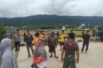 Basarnas Kendari mencari nelayan hilang di Perairan Langkolawa Bombana