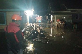 Banjir genangi permukiman warga di Lombok Timur