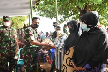 Kodam XIII/Merdeka gelar baksos di Pulau Bunaken