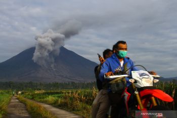 Semeru kembali luncurkan awan panas guguran