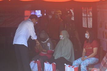 Presiden Jokowi beri santunan keluarga korban meninggal dunia dampak Semeru