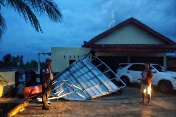 Angin puting beliung terjang Dusun Bayur Sari Desa Pasir Sakti