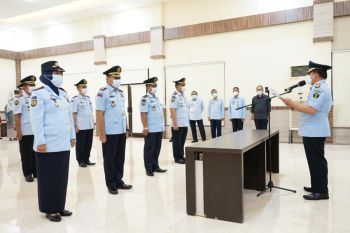 Kakanwil Kemenkumham Sulsel Lantik 10 Kalapas dan Karutan
