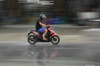 BMKG: Waspada potensi hujan lebat disertai angin kencang