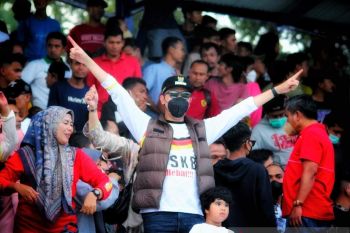 Wako Erman Safar berharap PSSI memberi sanksi Official PSP Padang terkait insiden jari tengah