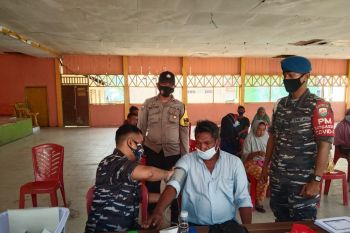 Lantamal VIII terus laksanakan vaksinasi untuk membentuk kekebalan komunal