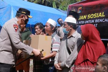 Polda NTB menyalurkan 2.000 paket sembako untuk terdampak banjir