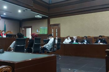 Artis Nia Ramadhani dan Ardi Bakrie jalani sidang lanjutan kasus narkoba