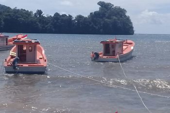 Bupati Sangihe serahkan sepuluh armada penangkapan ikan kepada nelayann