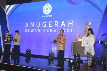 Pemprov Kepri terima anugerah provinsi terbaik kemerdekaan pers 2021
