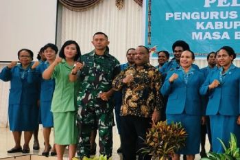 Bupati Yahukimo Didimus Yahuli lantik ketua dan pengurus PKK di Dekai