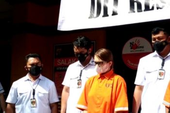 Bobol ATM ratusan juta rupiah, wanita asal Ukraina ditahan polisi