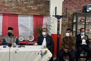 Wapres Ma'ruf Amin nikmati kopi lokal di Danau Toba