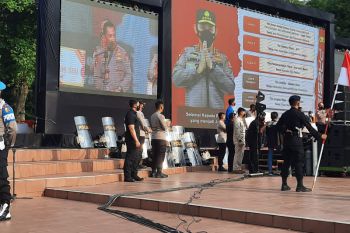 Mahasiswa Unesa Jatim bawa pulang Rp175 juta Lomba Orasi Unjuk Rasa Polri