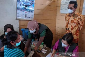 Bupati Mura tinjau vaksinasi di Desa Beras Balange