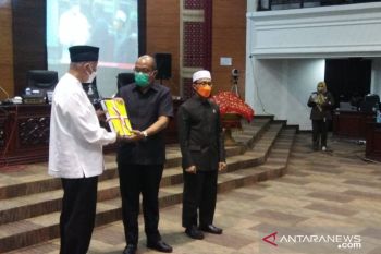 Gubernur sampaikan tiga naskah ranperda di DPRD Sumbar
