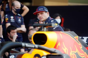 Pebalap Verstappen dibedakan