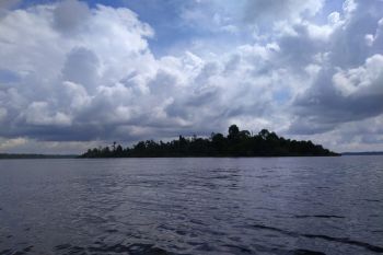 Menguak misteri dan potensi migas Danau Zamrud