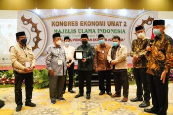 Erick Thohir memperoleh penghargaan Penggerak Ekonomi Syariah dari MUI