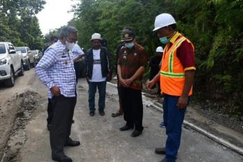 Gubernur Sulbar berharap pembangunan jalan poros Salutambung Urekang tidak asal-asalan