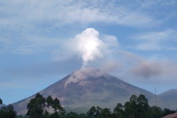 Gunung Semeru alami gempa letusan