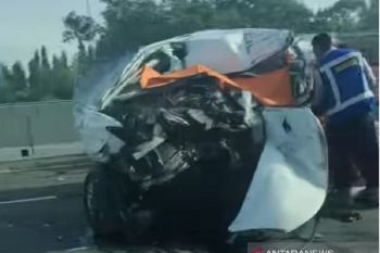 Dua orang dikabarkan tewas dalam kecelakaan Tol Jakarta-Cikampek
