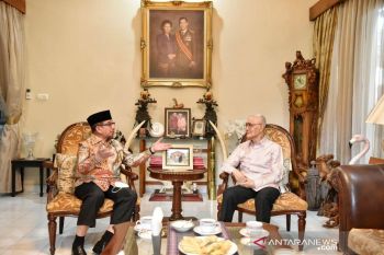 Ketua Majelis Syuro PKS temui Try Sutrisno bicarakan soal demokrasi