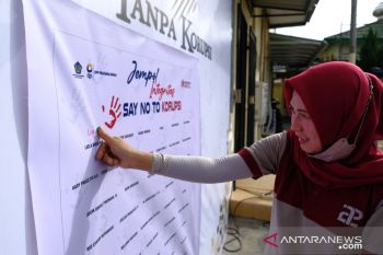 Pegawai KPP Pratama Dumai aksi cap jempol tolak korupsi