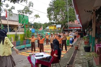 Enam mahasiswa ikuti program kampus mengajar di SDN 12 Padang Panjang Barat